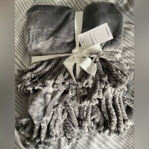 Nordstrom bliss plush throw blanket